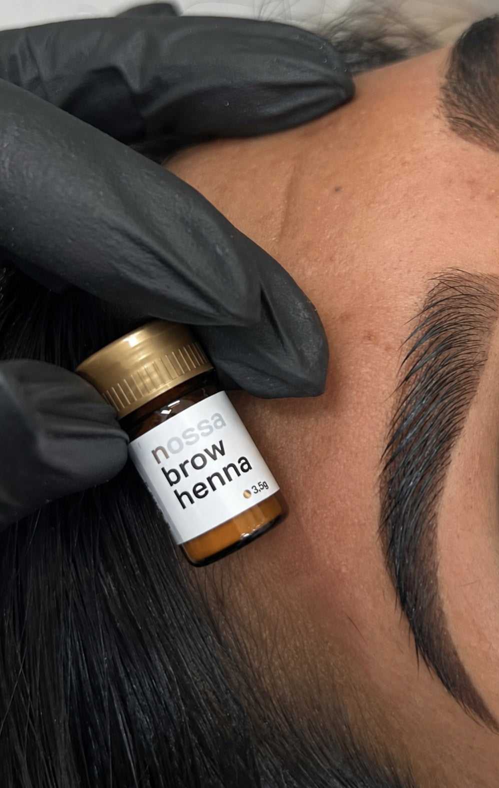 Precisie in elk detail met NOSSA Amsterdam brow henna